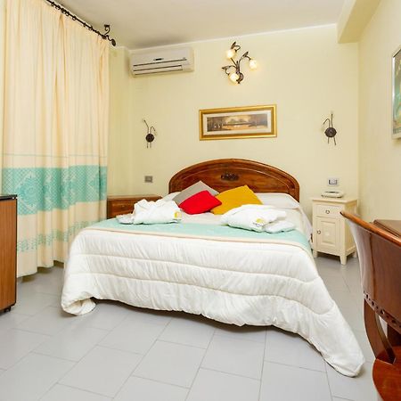 Hotel Marini Сасари Екстериор снимка