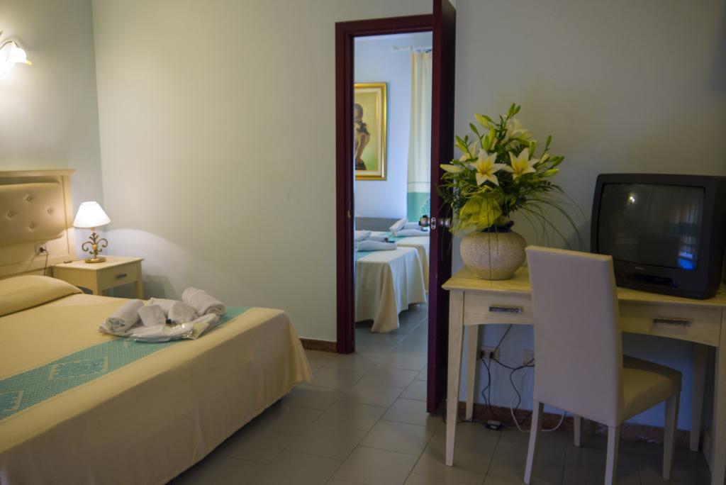 Hotel Marini Сасари Екстериор снимка