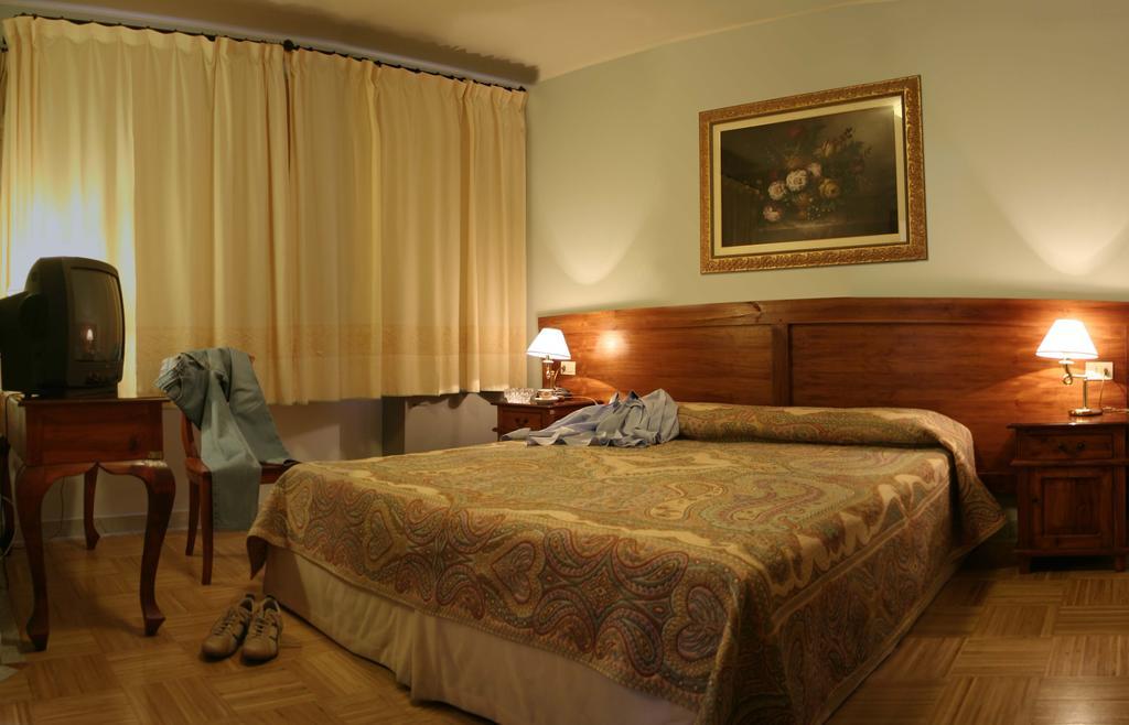 Hotel Marini Сасари Екстериор снимка