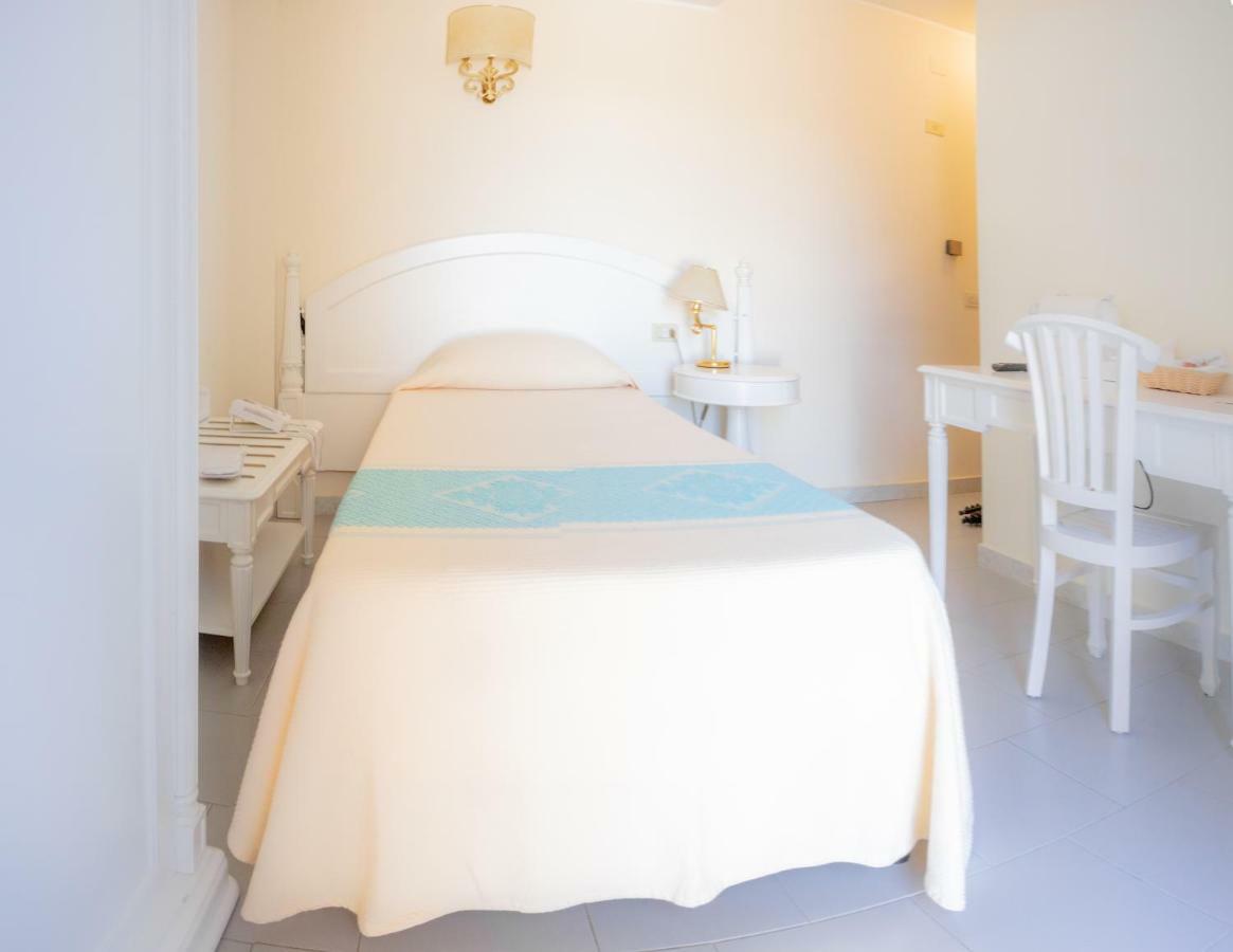 Hotel Marini Сасари Екстериор снимка