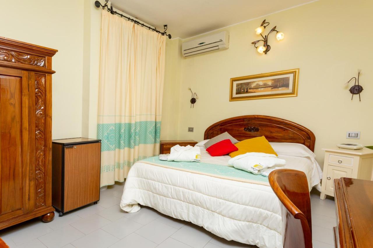 Hotel Marini Сасари Екстериор снимка