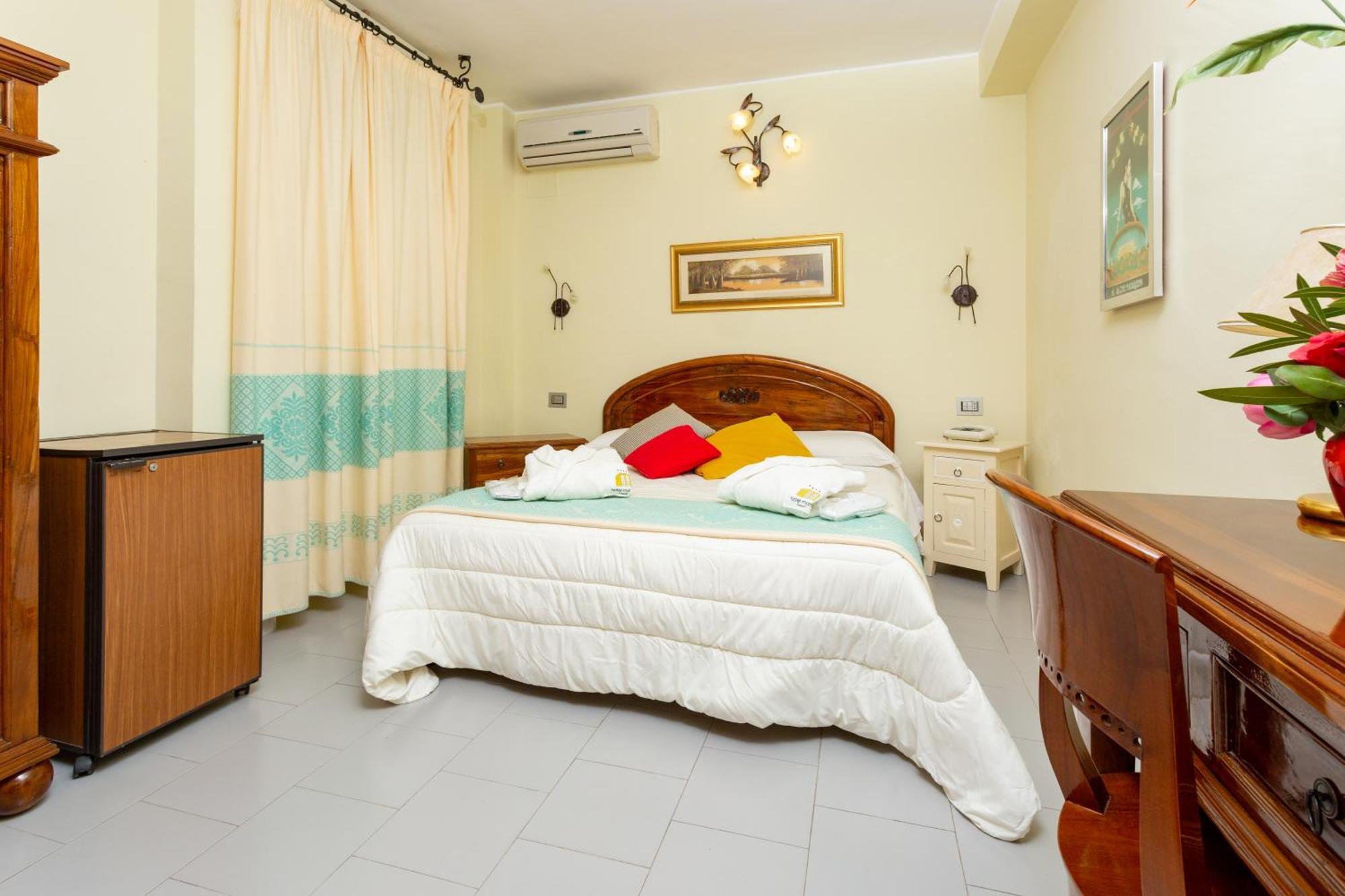 Hotel Marini Сасари Екстериор снимка
