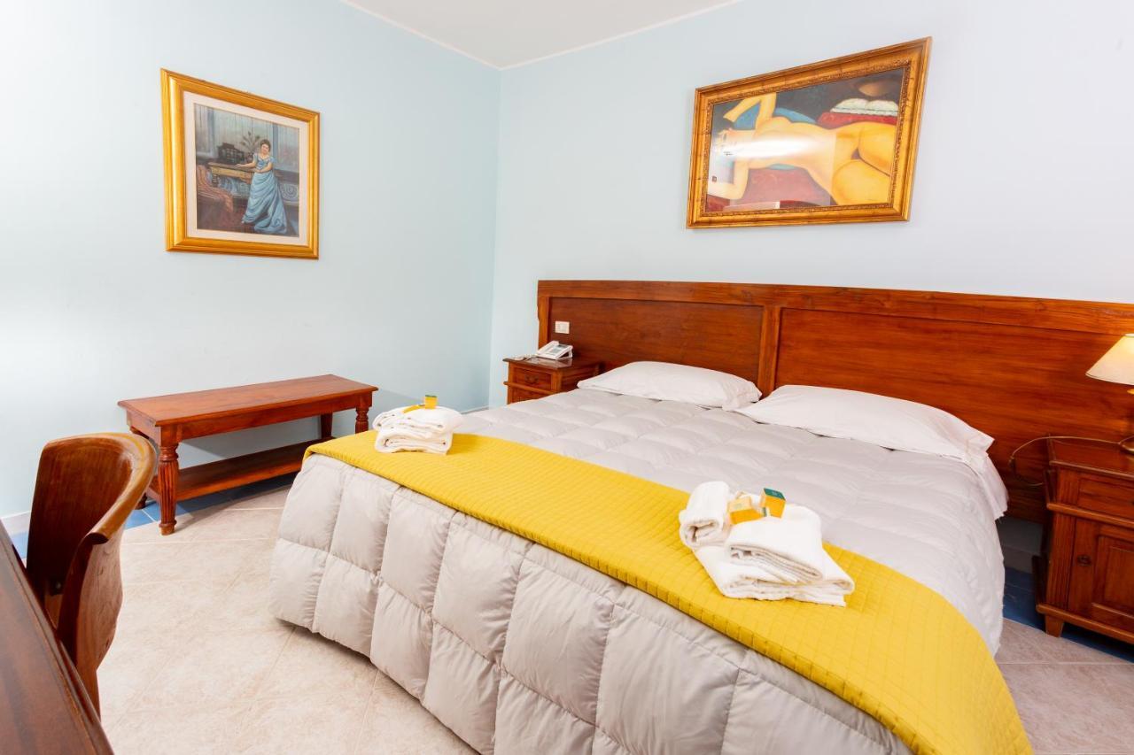 Hotel Marini Сасари Екстериор снимка