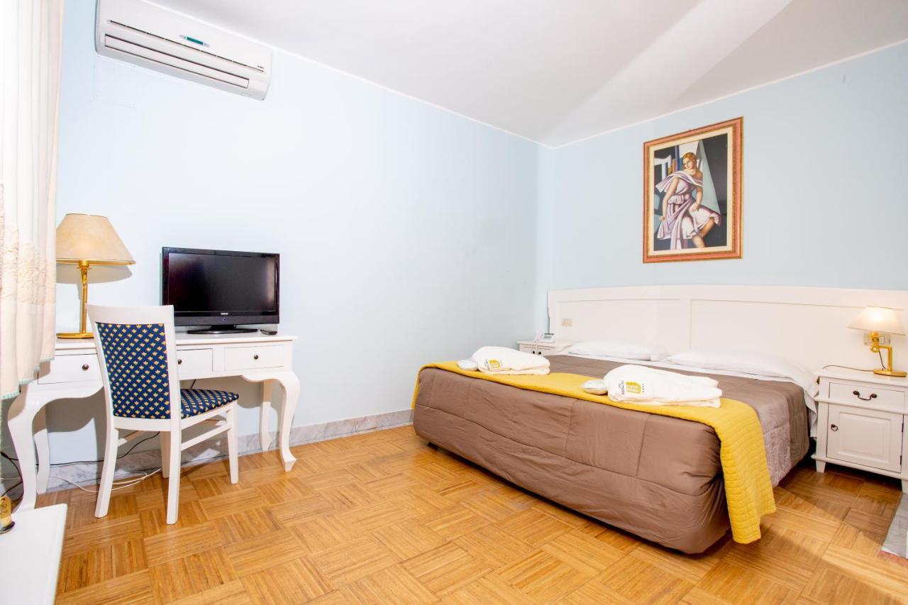 Hotel Marini Сасари Екстериор снимка