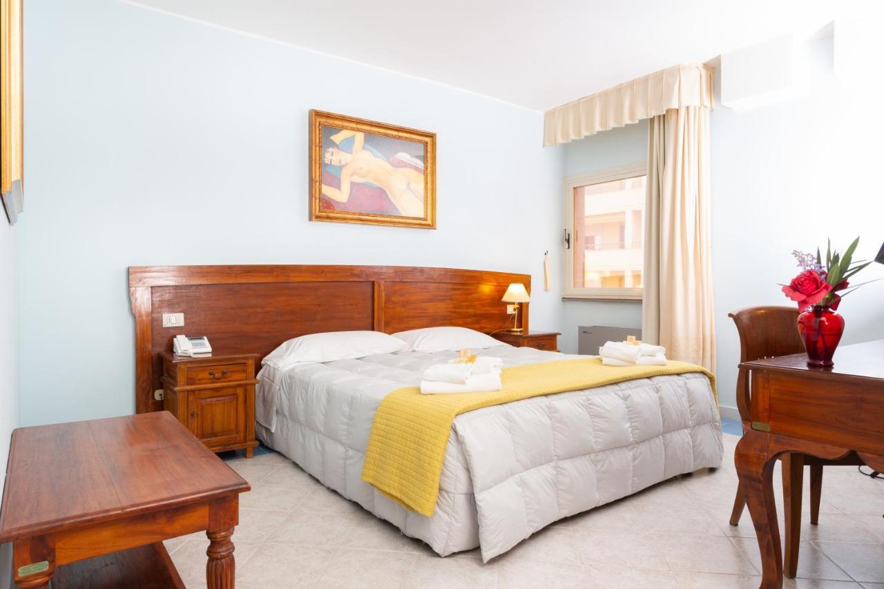 Hotel Marini Сасари Екстериор снимка